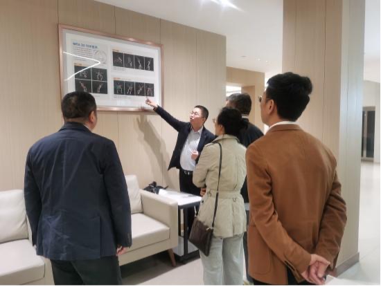 公司董事长带队到上海全景医学考察心脑血管检测先进技术